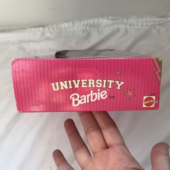 University Barbie Iowa Hawkeyes Special Edition 1996 NEW Mattel 20367 - Picture 11 of 12